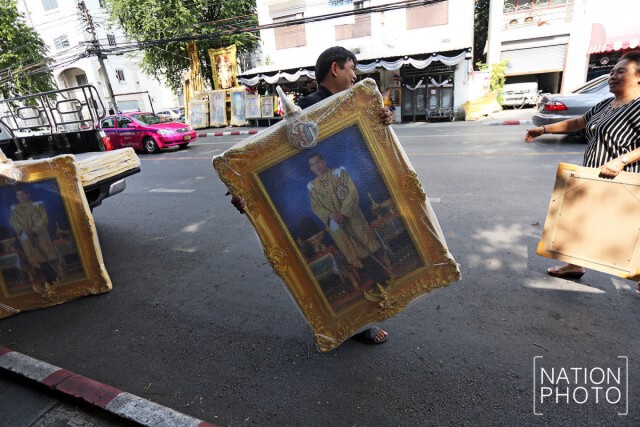 ปชช.แห่ซื้อพระบรมฉายาลักษณ์ รัชกาลที่ 10