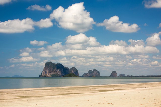 10 พิกัดเมนูเด็ดและที่เที่ยวสุดชิลใน "ตรัง" ที่จะทำให้คุณอยากเก็บกระเป๋าไปเที่ยวด่วน!