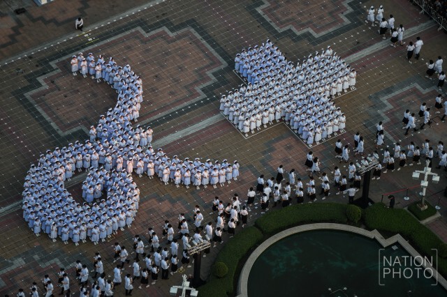 ผู้บริหาร-คณะแพทย์-บุคลากร ร.พ.จุฬาลงกรณ์และ ปชช.ร่วมแปรอักษรเป็นเลข ๙ แสดงความอาลัย