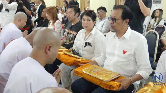ศิลปินนักแสดงตลกและกลุ่มบิ๊กไบค์อุปสมบทหมู่ถวายพระราชกุศลที่วัดชินวนาราม