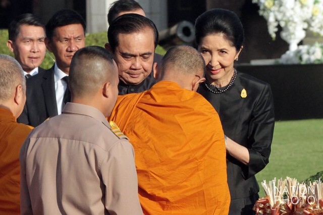 นายกฯ-ครม.ร่วมตักบาตรพระสงฆ์ 89 รูป บำเพ็ญกุศลเนื่องในพระราชพิธีปัญญาสมวาร (50 วัน)
