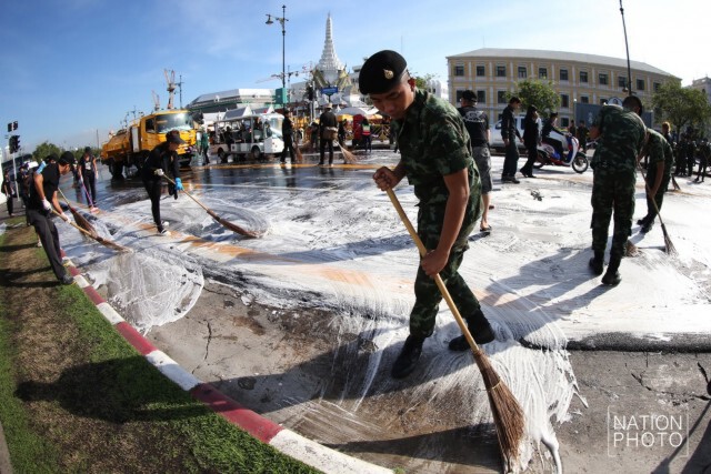 อัศวิน ร่วมกิจกรรม Big Cleaning "ทำดี เพื่อพ่อ"