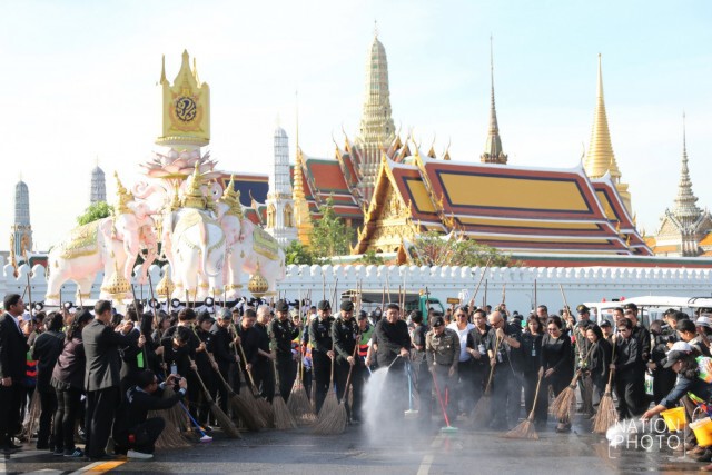 อัศวิน ร่วมกิจกรรม Big Cleaning "ทำดี เพื่อพ่อ"