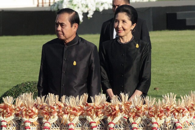 นายกฯ-ครม.ร่วมตักบาตรพระสงฆ์ 89 รูป บำเพ็ญกุศลเนื่องในพระราชพิธีปัญญาสมวาร (50 วัน)