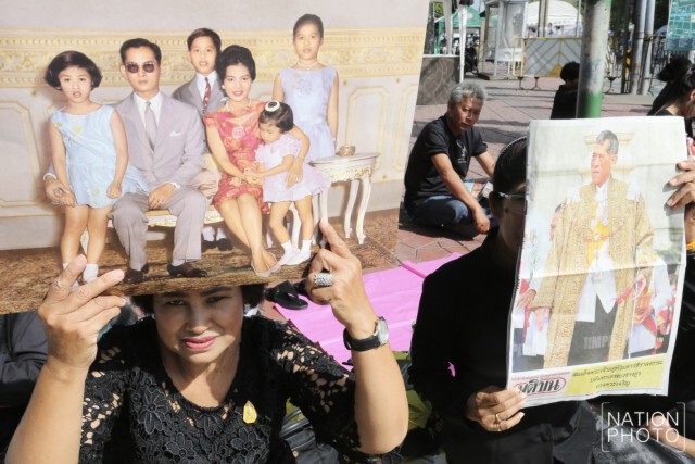 ประชาชน รับเสด็จสมเด็จพระเจ้าอยู่หัวมหาวชิราลงกรณ บดินทรเทพยวรางกูร