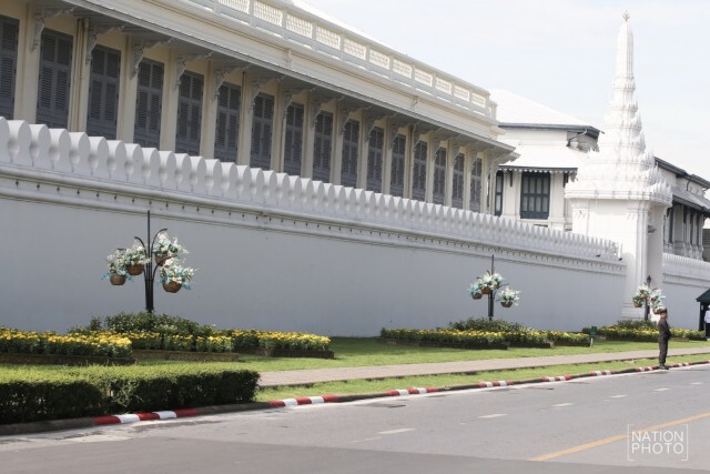กรุงเทพฯ ปรับภูมิทัศน์ ประดับดอกไม้รอบพระบรมมหาราชวัง