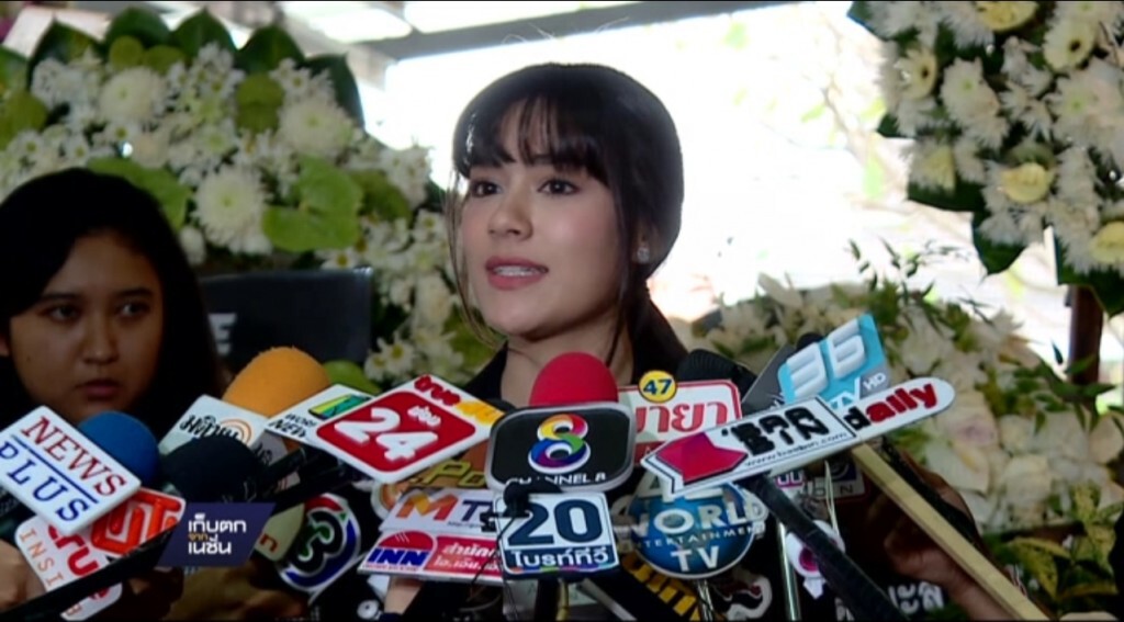 03-12-59 เก็บตกเที่ยง : คิมเบอร์ลี่ เปิดใจหลังพ่อเสียชีวิต 03-12-59 เก็บตกเที่ยง : คิมเบอร์ลี่ เปิดใจหลังพ่อเสียชีวิต