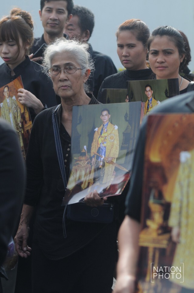 ประชาชน ร่วมสักการะพระบรมศพ แน่น 20,000 คน ตั้งแต่เช้ามืด
