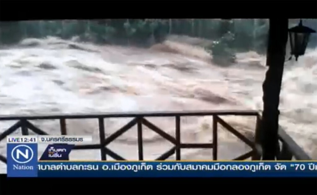 น้ำป่าเทือกเขาหลวง ไหลท่วมชุมชน น้ำป่าเทือกเขาหลวง ไหลท่วมชุมชน