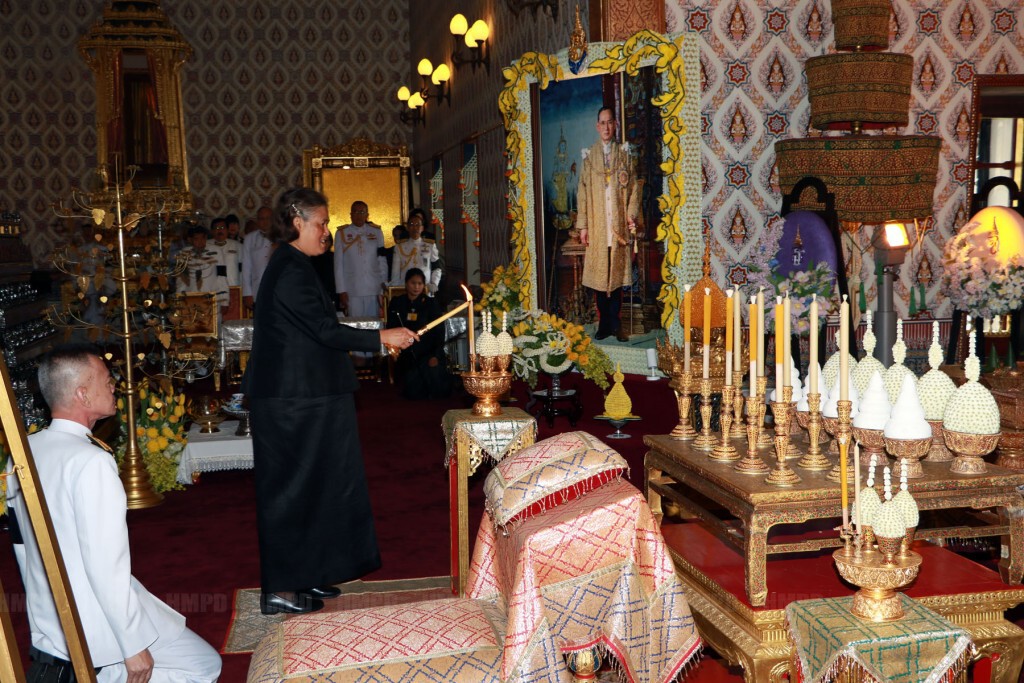 สมเด็จพระเทพฯ เสด็จฯพระพิธีธรรมสวดพระอภิธรรมพระบรมศพ สมเด็จพระเทพฯ เสด็จฯพระพิธีธรรมสวดพระอภิธรรมพระบรมศพ