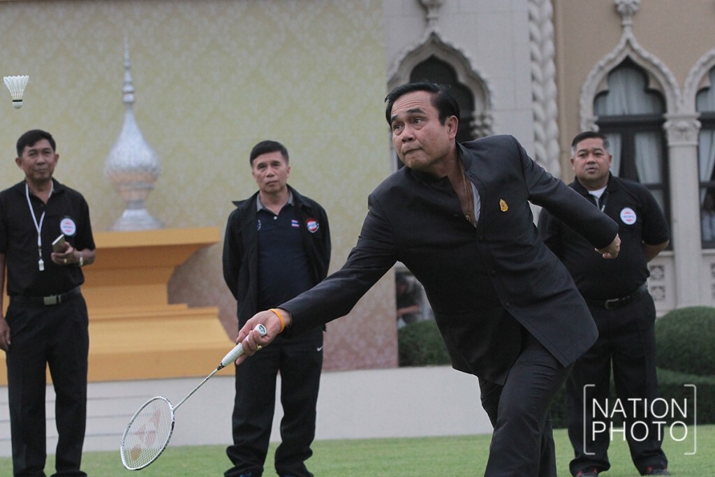 ภาพชุด "บิ๊กตู่" หวดลูกขนไก่ ภาพชุด "บิ๊กตู่" หวดลูกขนไก่