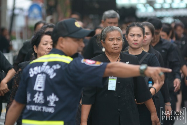 พสกนิกรรอเข้าสักการะพระบรมศพ (7 ธ.ค.59)