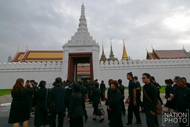 พสกนิกรรอเข้าสักการะพระบรมศพ (7 ธ.ค.59)