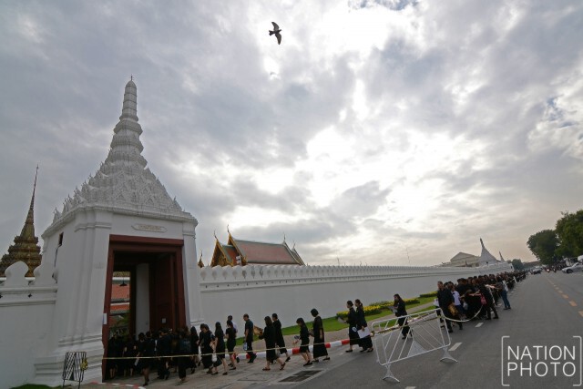 พสกนิกรรอเข้าสักการะพระบรมศพ (7 ธ.ค.59)