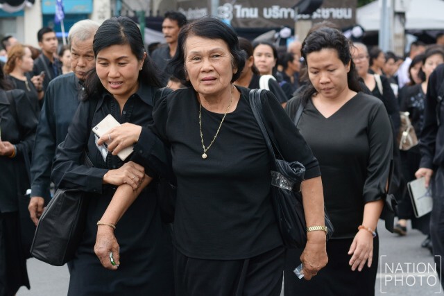 พสกนิกรรอเข้าสักการะพระบรมศพ (7 ธ.ค.59)