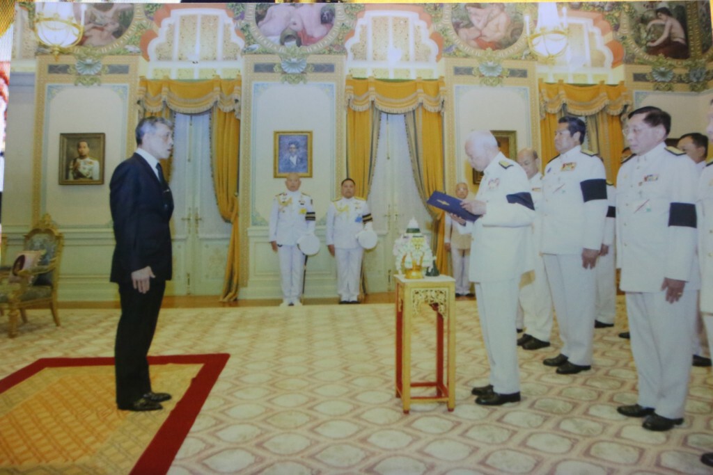 สมเด็จพระเจ้าอยู่หัวมหาวชิราลงกรณ โปรดเกล้าฯ ให้ พล.อ.เปรม เข้าเฝ้าฯ ถวายสัตย์ฯ สมเด็จพระเจ้าอยู่หัวมหาวชิราลงกรณ โปรดเกล้าฯ ให้ พล.อ.เปรม เข้าเฝ้าฯ ถวายสัตย์ฯ