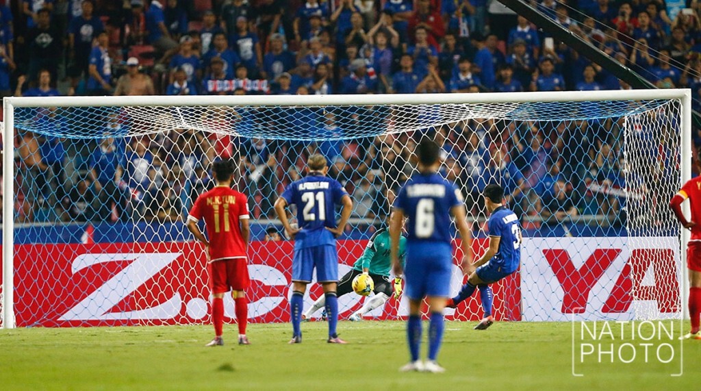 ภาพชุด "เมสซี่เจ" ซัดลูก 4 ย้ำชัย ไทย-เมียนมาร์ ภาพชุด "เมสซี่เจ" ซัดลูก 4 ย้ำชัย ไทย-เมียนมาร์