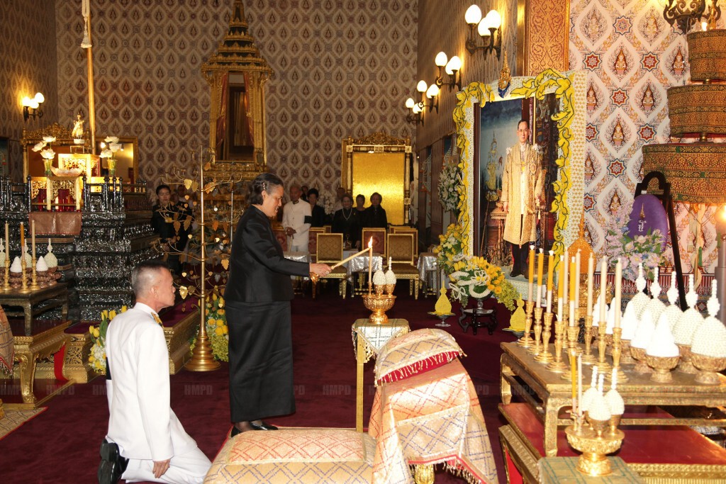 สมเด็จพระเทพฯ เสด็จฯพระพิธีธรรมสวดพระอภิธรรมพระบรมศพ สมเด็จพระเทพฯ เสด็จฯพระพิธีธรรมสวดพระอภิธรรมพระบรมศพ