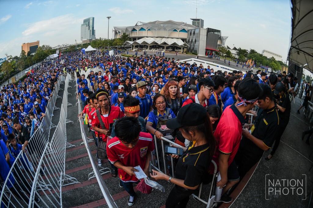 ภาพชุด แฟนบอล"ไทย-เมียนมาร์"เตรียมเข้าสนาม ภาพชุด แฟนบอล"ไทย-เมียนมาร์"เตรียมเข้าสนาม