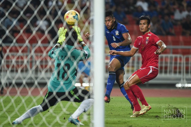 ภาพชุด "ปีโป้" กับลูกแรกในนามทีมชาติ!