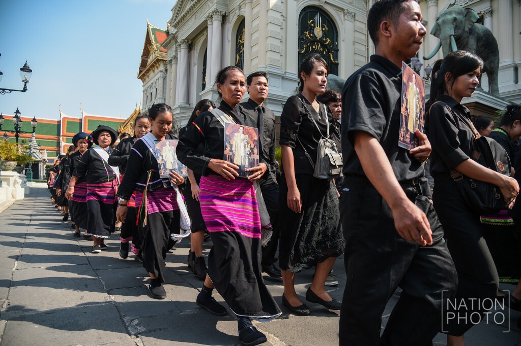 ชนเผ่าลัวะ 1,800 คน เข้าสักการะพระบรมศพ ชนเผ่าลัวะ 1,800 คน เข้าสักการะพระบรมศพ
