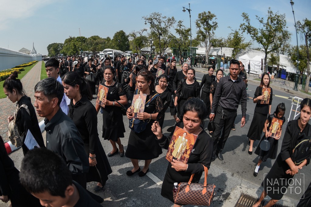 ภาพชุด พสกนิกรรอเข้าสักการะพระบรมศพ (10 ธ.ค.59) ภาพชุด พสกนิกรรอเข้าสักการะพระบรมศพ (10 ธ.ค.59)