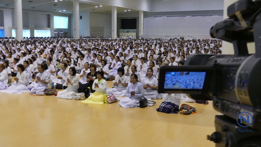 ปชช.ยังคงเข้าวัดพระธรรมกาย
สวดธัมมจักกัปปวัตตนสูตร ถวายพระราชกุศลแด่ในหลวงรัชกาลที่๙