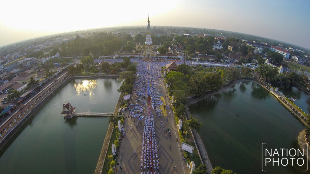 ภาพมุมสูง พิธีปฏิบัติบูชาพระธาตุพนมข้ามคืนปี 2559 ภาพมุมสูง พิธีปฏิบัติบูชาพระธาตุพนมข้ามคืนปี 2559