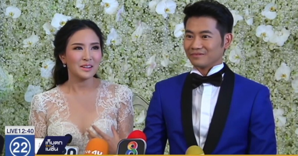 "พอลลี่" ควงเจ้าบ่าวนักธุรกิจฉลองสมรสชื่นมื่น "พอลลี่" ควงเจ้าบ่าวนักธุรกิจฉลองสมรสชื่นมื่น