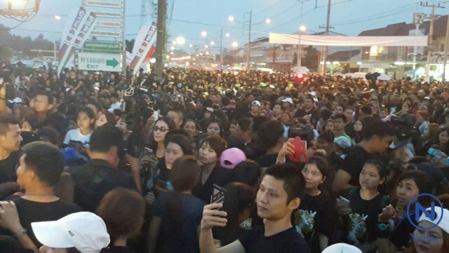 ภาพชุด ประชาชนชาวบางสะพาน ร่วมต้อนรับ "ตูน บอดี้สแลม"
สรุปยอดบริจาคกว่า 63 ล้านบาท