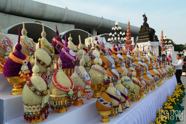 ภาพชุด นายกฯ ร่วมถวายพานพุ่มดอกไม้ พระบรมราชานุเสาวรีย์ พระบาทสมเด็จพระปกเกล้าเจ้าอยู่หัว