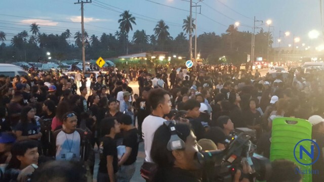 ภาพชุด ประชาชนชาวบางสะพาน ร่วมต้อนรับ "ตูน บอดี้สแลม"
สรุปยอดบริจาคกว่า 63 ล้านบาท