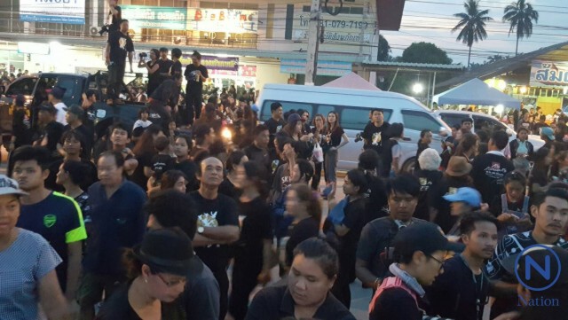 ภาพชุด ประชาชนชาวบางสะพาน ร่วมต้อนรับ "ตูน บอดี้สแลม"
สรุปยอดบริจาคกว่า 63 ล้านบาท