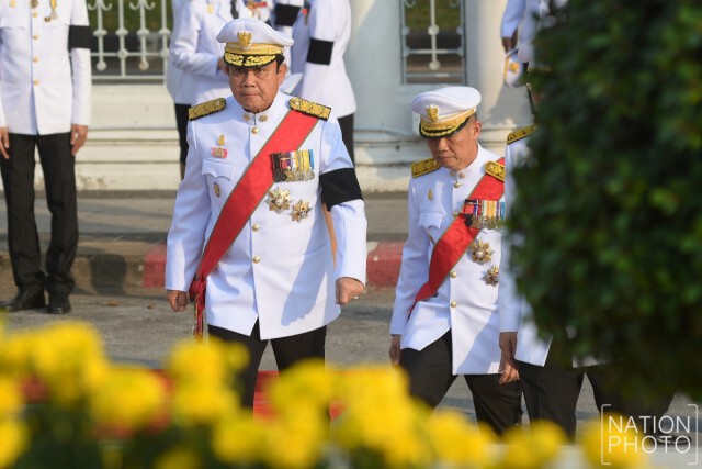 ภาพชุด นายกฯ ร่วมถวายพานพุ่มดอกไม้ พระบรมราชานุเสาวรีย์ พระบาทสมเด็จพระปกเกล้าเจ้าอยู่หัว
