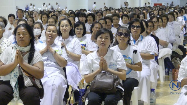 ปชช.ยังคงเข้าวัดพระธรรมกาย
สวดธัมมจักกัปปวัตตนสูตร ถวายพระราชกุศลแด่ในหลวงรัชกาลที่๙