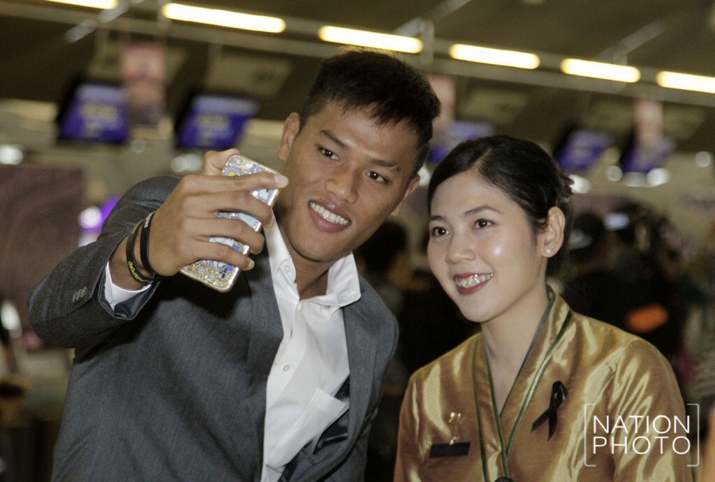 ทัพนักเตะทีมชาติไทย ออกเดินทางสู่ประเทศอินโดนีเซียแล้ว ทัพนักเตะทีมชาติไทย ออกเดินทางสู่ประเทศอินโดนีเซียแล้ว
