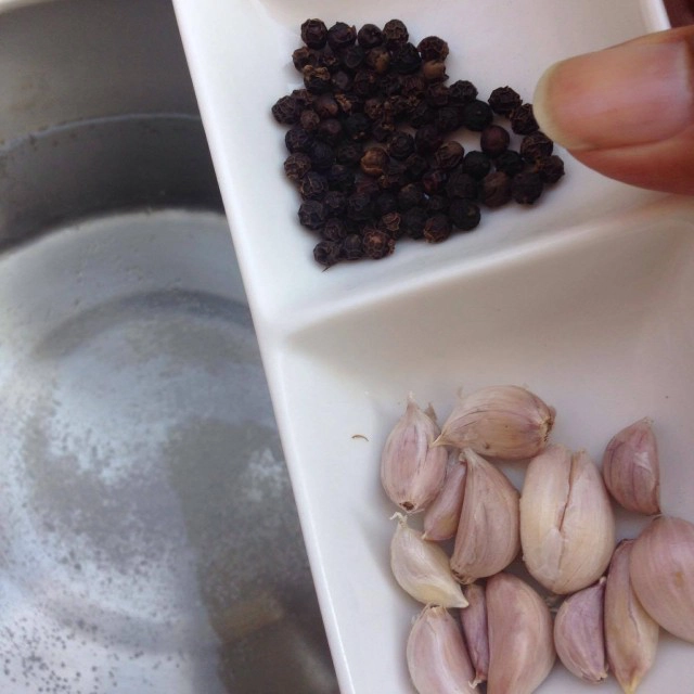 ครัวน้าคม : ต้มจืดกะหล่ำปลีซี่โครงหมูเห็ดหอม เมนูหน้าหนาวกะหล่ำปลีหวานกับซุปซี่โครงหมูร้อนๆ