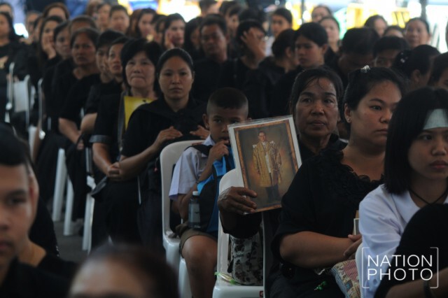 ร้อนแค่ไหนก็รอได้...เพียงได้เข้ากราบสักการะพระบรมศพ
