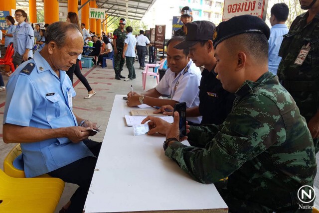 จับปรับ 5 พัน! โชเฟอร์รถตู้ร่วมบริการ รับผู้โดยสารเกิน-ให้ยืนบนรถ