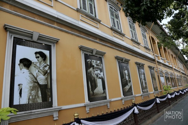 ร.ร.สวนกุหลาบวิทยาลัย จัดแสดงภาพพระราชกรณียกิจกว่า 50 ภาพ รำลึกต่อในหลวง ร.๙