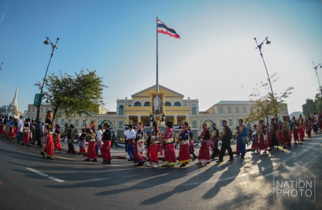 กลุ่มชาติพันธุ์ 41 ชนเผ่าเข้าสักการะพระบรมศพฯ