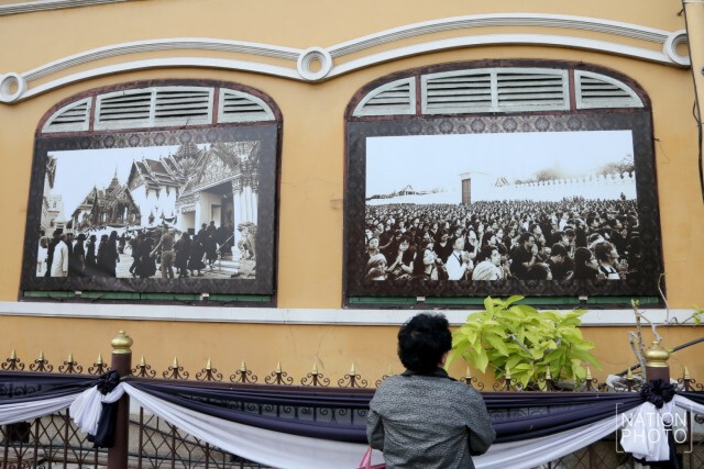 ร.ร.สวนกุหลาบวิทยาลัย จัดแสดงภาพพระราชกรณียกิจกว่า 50 ภาพ รำลึกต่อในหลวง ร.๙