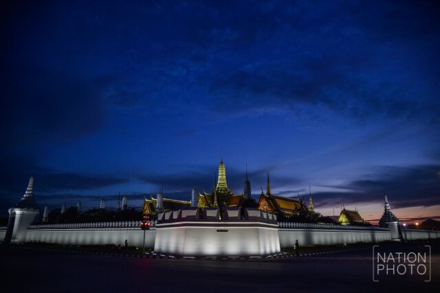บรรยากาศรอบพระบรมมหาราชวัง  ยามอาทิตย์อัสดง 13 ธ.ค.59