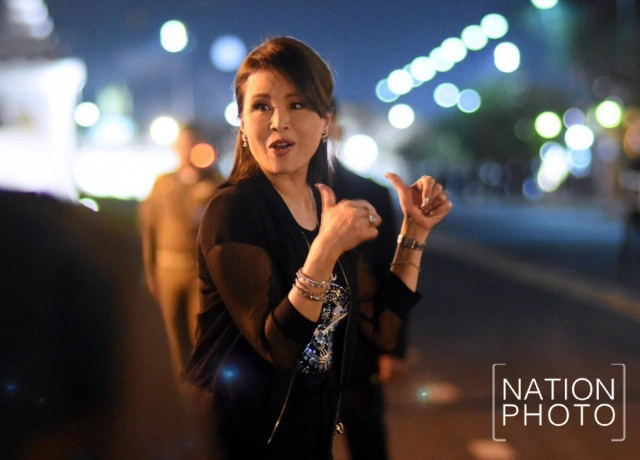 ทูลกระหม่อมหญิงอุบลรัตนฯ เสด็จทรงประทานพระบรมฉายาลักษณ์ -อาหารให้กับพสกนิกร