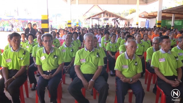 มอบใบประกาศนักเรียนสูงอายุรุ่นแรก