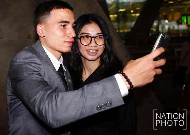 "ช้างศึก" หนีสื่อ! เดินขึ้นรถโดยไม่ให้สัมภาษณ์