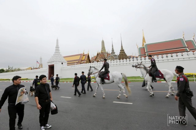 กองกำกับการสุนัขและม้าตำรวจ ตรวจตราความปลอดภัยรอบสนามหลวง