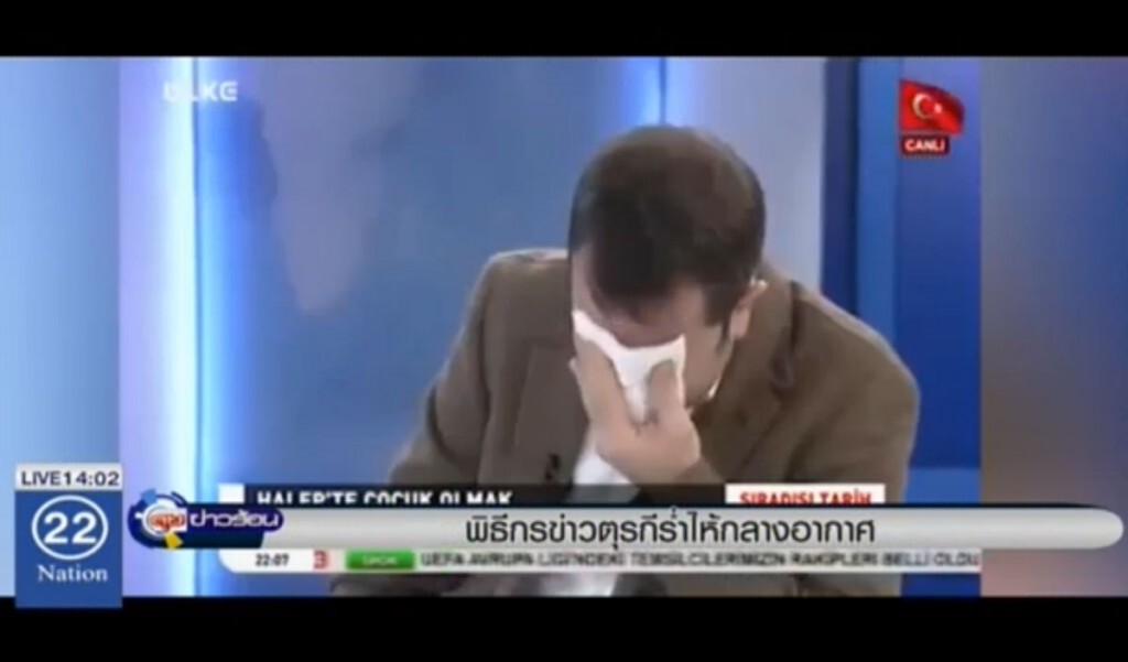 พิธีกรข่าวตุรกี ร่ำไห้ ขณะรายงานข่าว พิธีกรข่าวตุรกี ร่ำไห้ ขณะรายงานข่าว