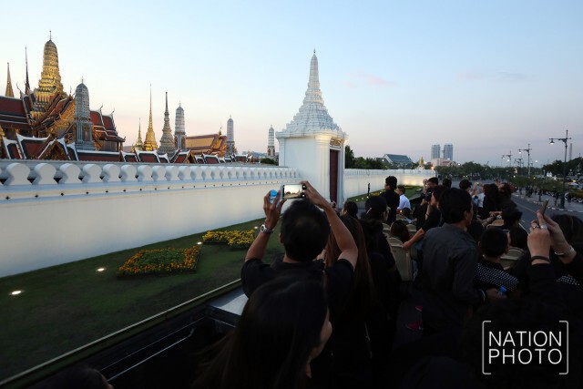 ทัศนียภาพความงดงามยามเย็นของพระบรมมหาราชวัง