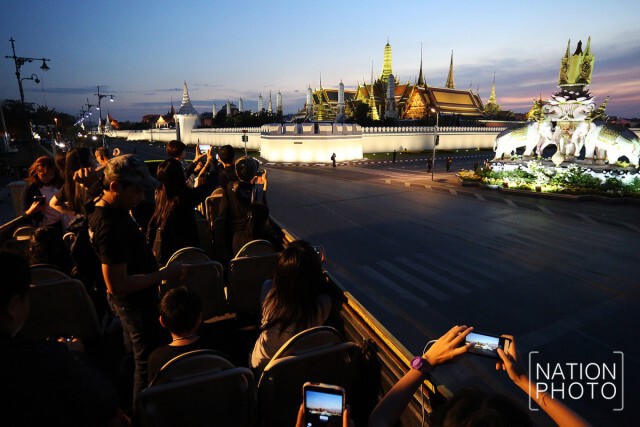 ทัศนียภาพความงดงามยามเย็นของพระบรมมหาราชวัง